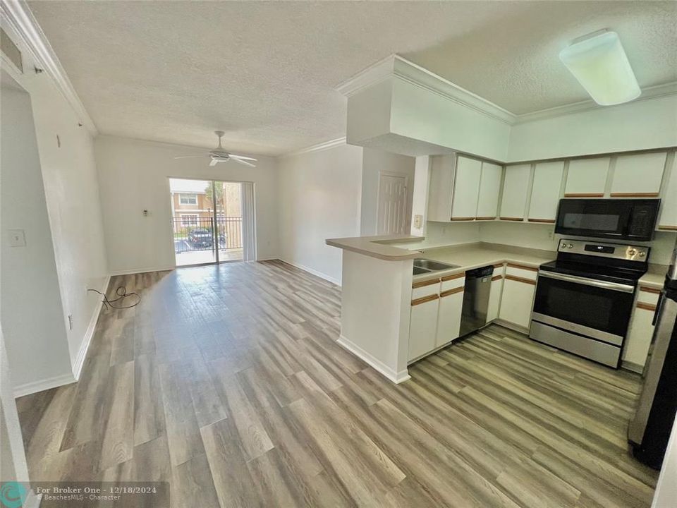 For Rent: $1,850 (1 beds, 1 baths, 713 Square Feet)