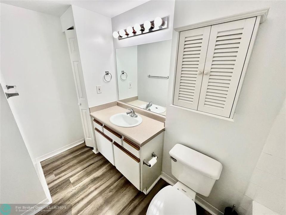 For Rent: $1,850 (1 beds, 1 baths, 713 Square Feet)