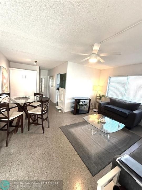 For Sale: $220,000 (1 beds, 1 baths, 690 Square Feet)