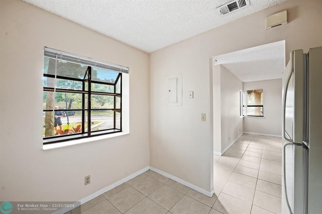 For Sale: $209,000 (1 beds, 1 baths, 718 Square Feet)