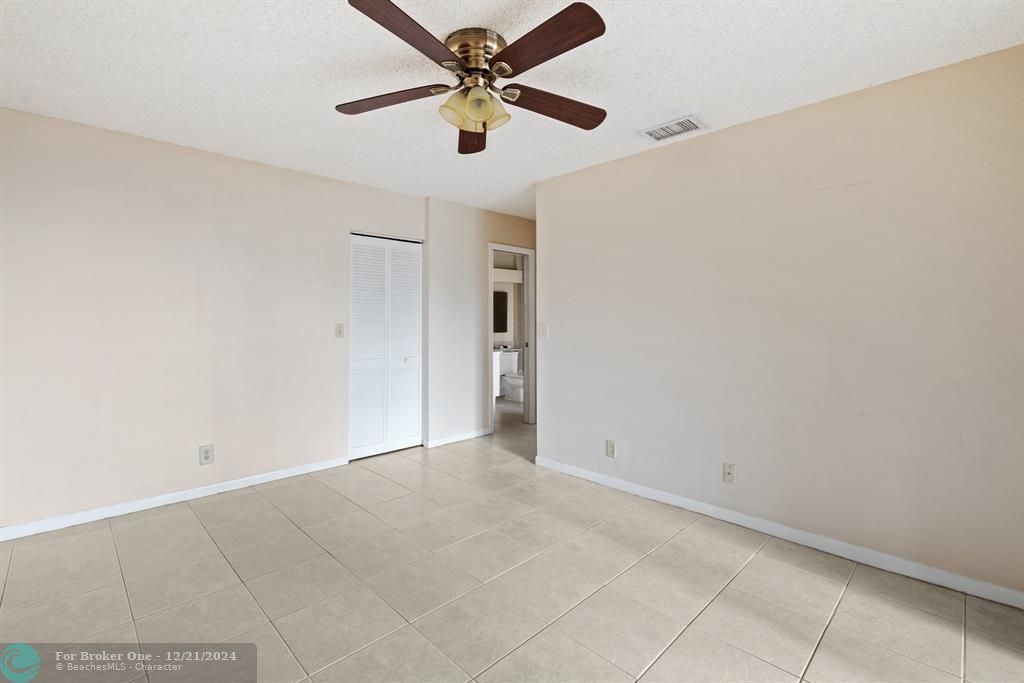 For Sale: $209,000 (1 beds, 1 baths, 718 Square Feet)