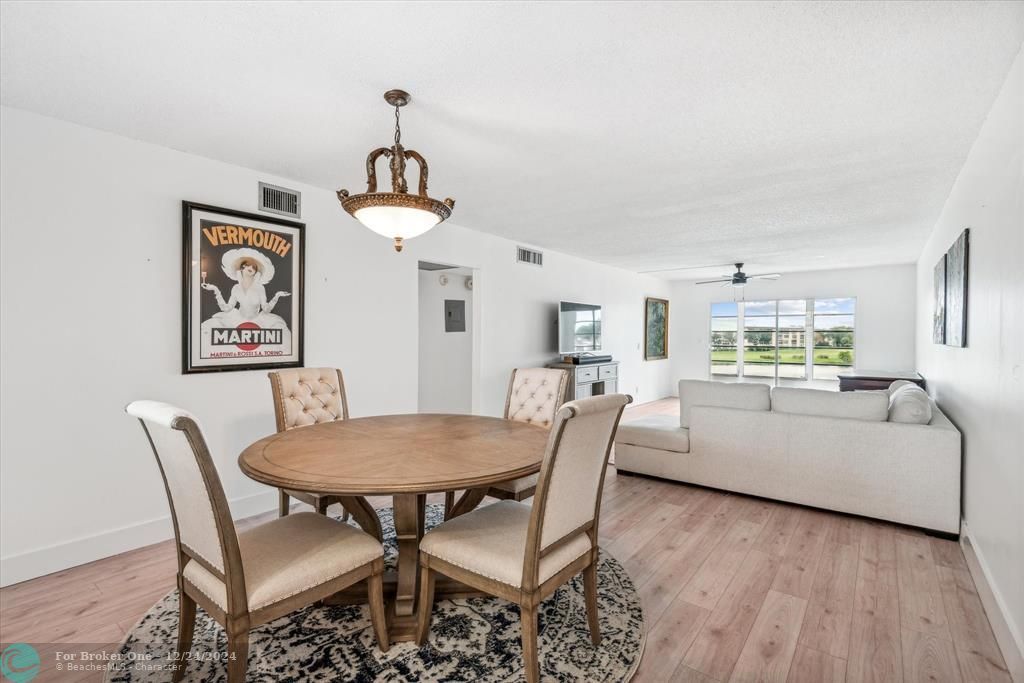 Active With Contract: $4,000 (2 beds, 2 baths, 1291 Square Feet)