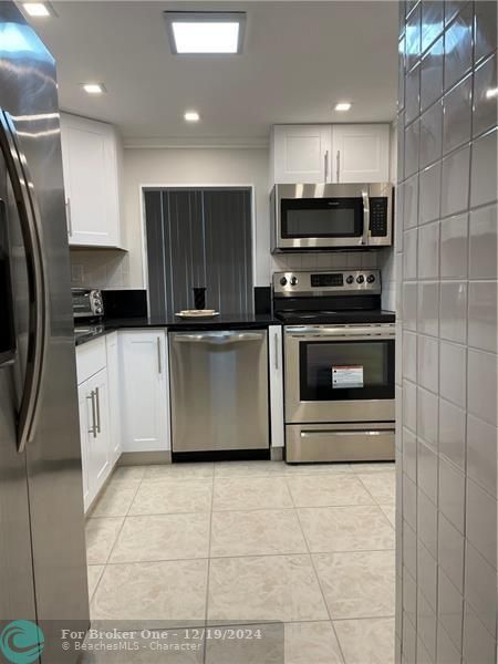 For Rent: $2,650 (2 beds, 2 baths, 940 Square Feet)