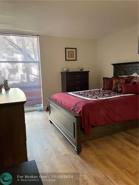 For Rent: $2,650 (2 beds, 2 baths, 940 Square Feet)