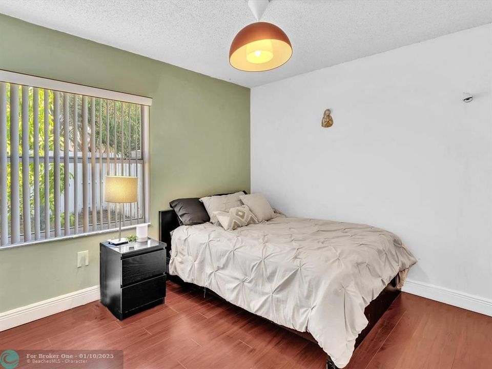 For Sale: $529,900 (3 beds, 2 baths, 1348 Square Feet)