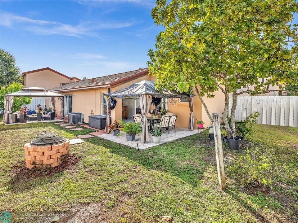 For Sale: $529,900 (3 beds, 2 baths, 1348 Square Feet)