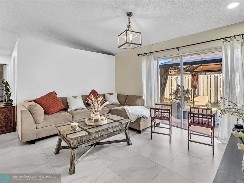 For Sale: $529,900 (3 beds, 2 baths, 1348 Square Feet)