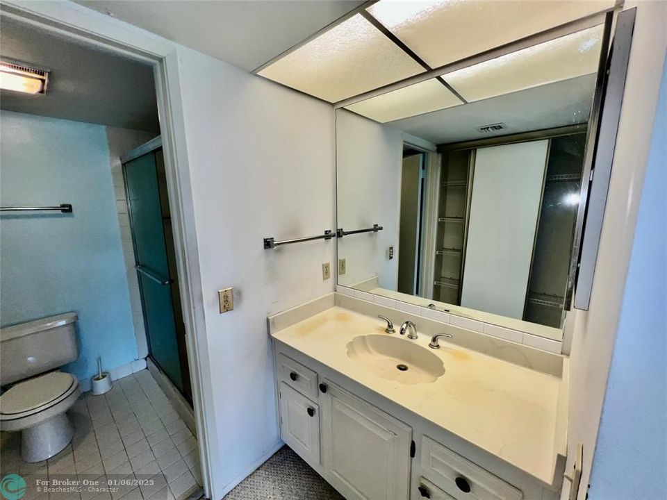 For Sale: $130,000 (2 beds, 2 baths, 938 Square Feet)