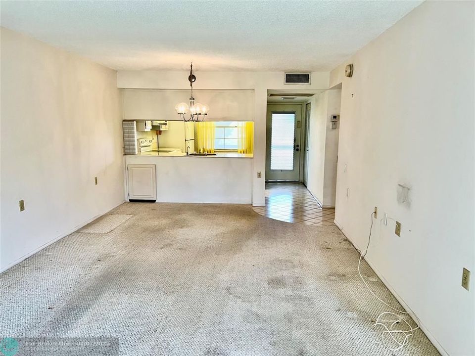 For Sale: $130,000 (2 beds, 2 baths, 938 Square Feet)