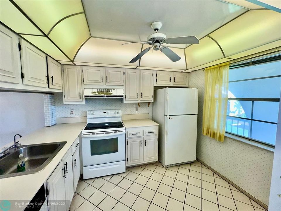 For Sale: $130,000 (2 beds, 2 baths, 938 Square Feet)