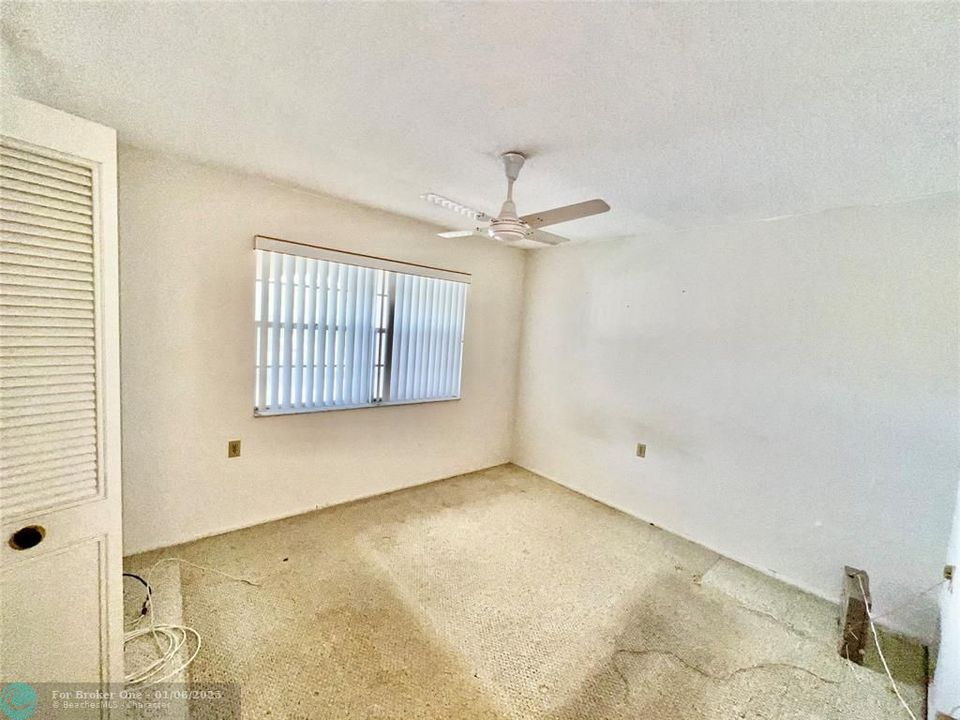 For Sale: $130,000 (2 beds, 2 baths, 938 Square Feet)