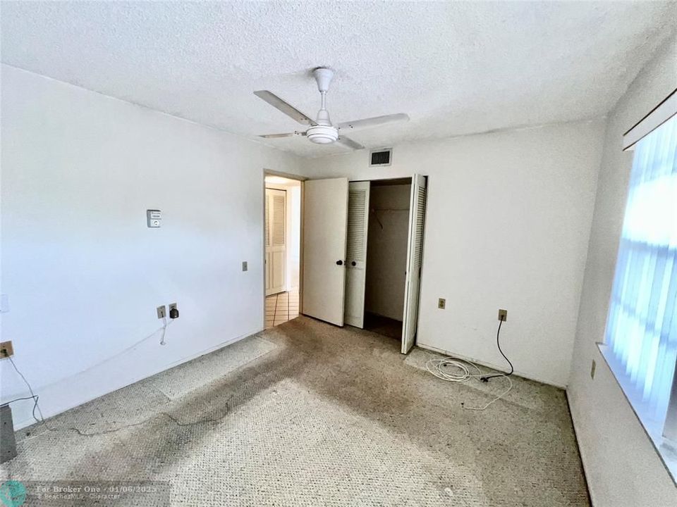 For Sale: $130,000 (2 beds, 2 baths, 938 Square Feet)