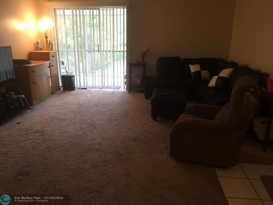 For Rent: $1,600 (1 beds, 1 baths, 700 Square Feet)