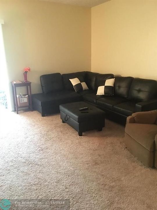 For Rent: $1,600 (1 beds, 1 baths, 700 Square Feet)