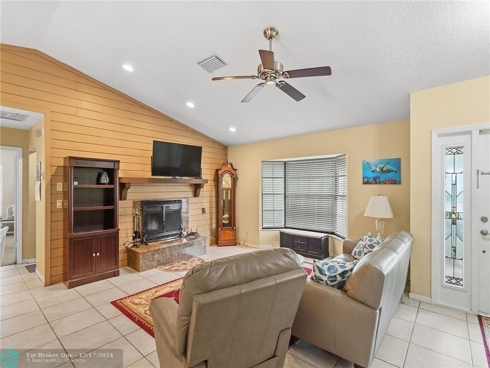 For Sale: $440,000 (3 beds, 2 baths, 1509 Square Feet)