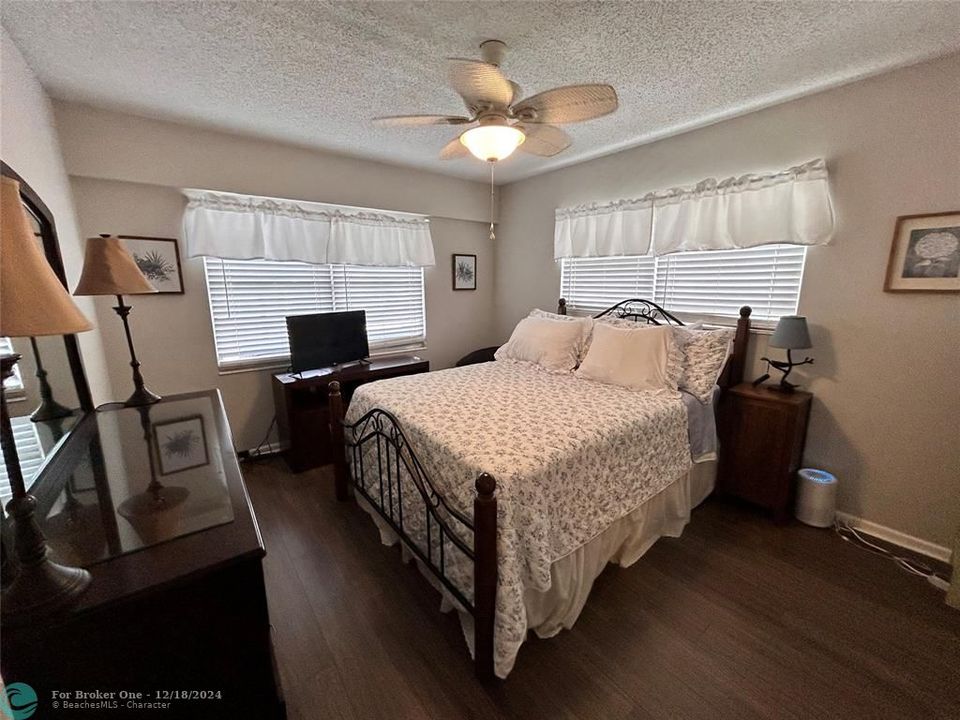 For Sale: $139,900 (2 beds, 1 baths, 835 Square Feet)