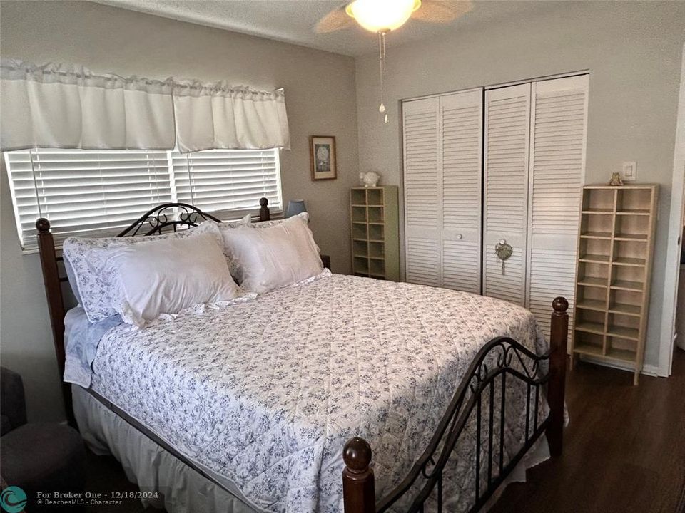 For Sale: $139,900 (2 beds, 1 baths, 835 Square Feet)