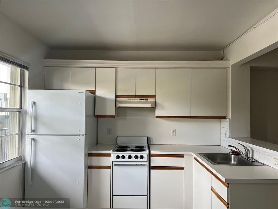 For Rent: $1,650 (1 beds, 1 baths, 575 Square Feet)