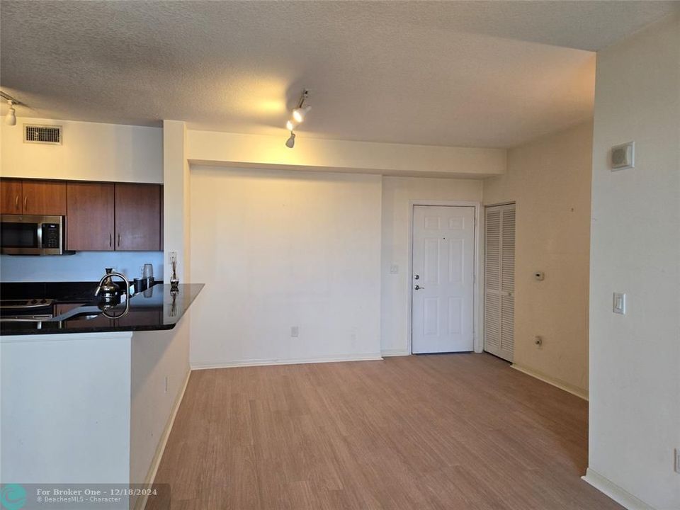 For Rent: $3,050 (2 beds, 2 baths, 1058 Square Feet)