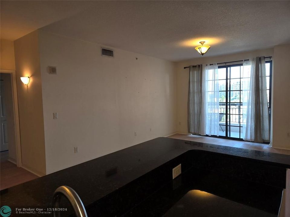 For Rent: $3,050 (2 beds, 2 baths, 1058 Square Feet)