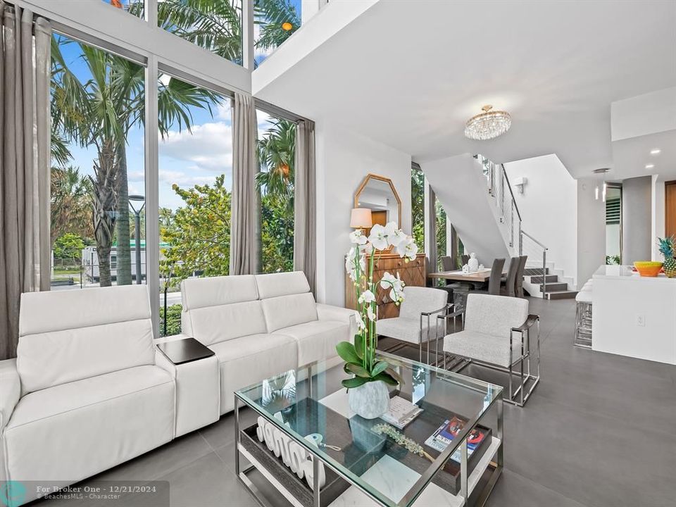 For Sale: $2,095,000 (3 beds, 4 baths, 2470 Square Feet)