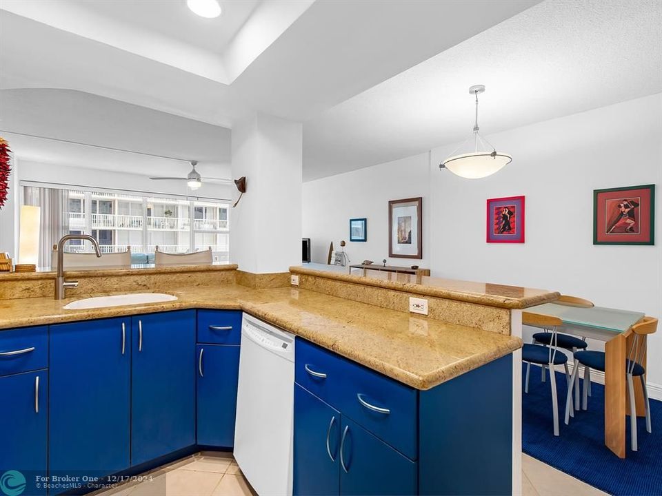 For Sale: $549,500 (2 beds, 2 baths, 1190 Square Feet)