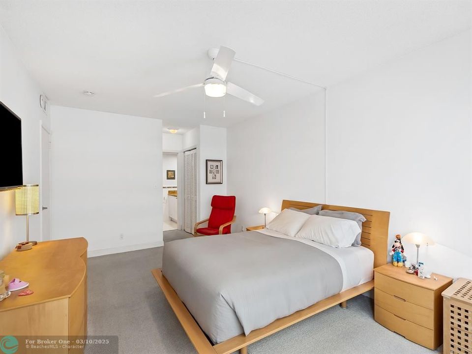 For Sale: $549,500 (2 beds, 2 baths, 1190 Square Feet)