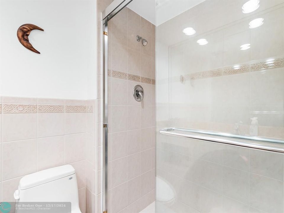 For Sale: $549,500 (2 beds, 2 baths, 1190 Square Feet)