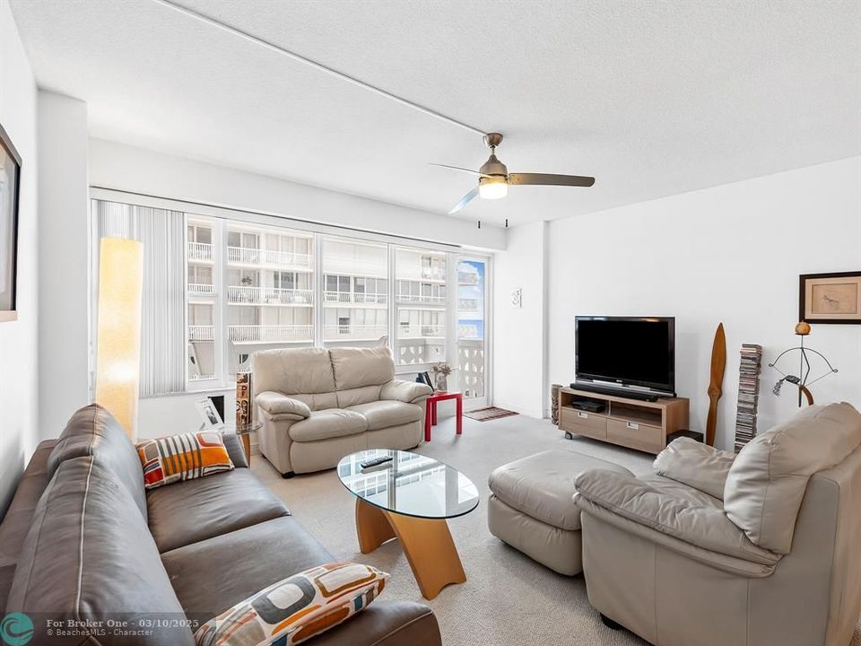 For Sale: $549,500 (2 beds, 2 baths, 1190 Square Feet)