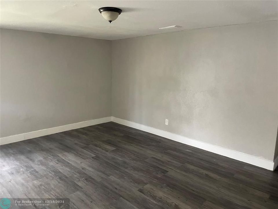 For Rent: $2,500 (3 beds, 2 baths, 1330 Square Feet)