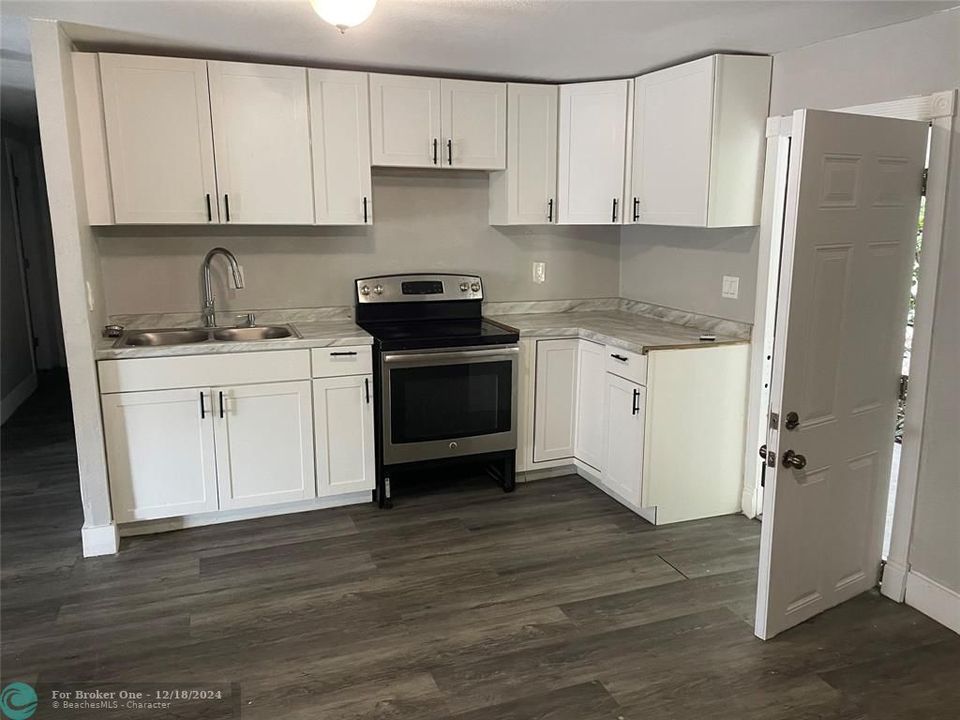 For Rent: $2,500 (3 beds, 2 baths, 1330 Square Feet)