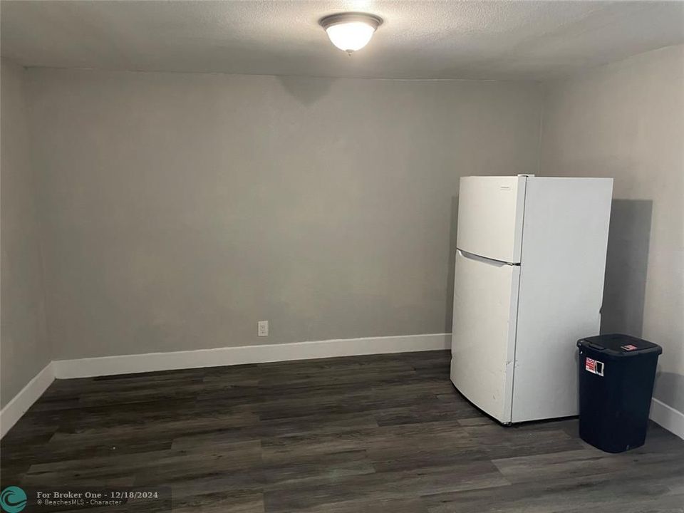 For Rent: $2,500 (3 beds, 2 baths, 1330 Square Feet)