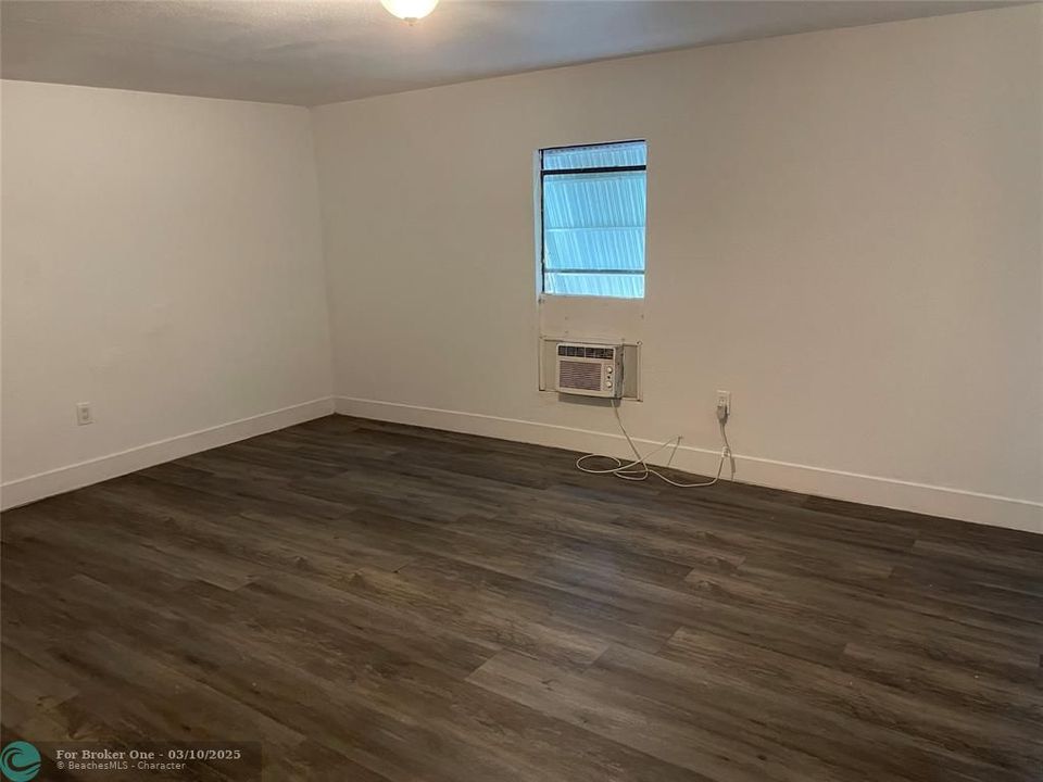 For Rent: $2,500 (3 beds, 2 baths, 1330 Square Feet)