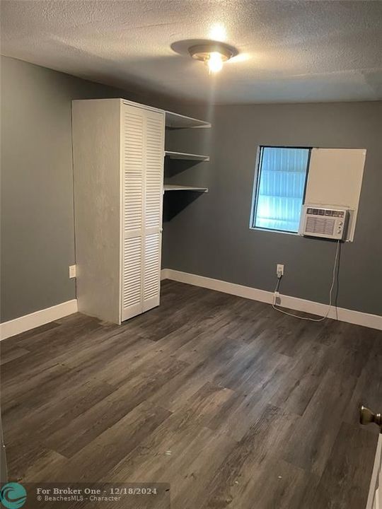 For Rent: $2,500 (3 beds, 2 baths, 1330 Square Feet)