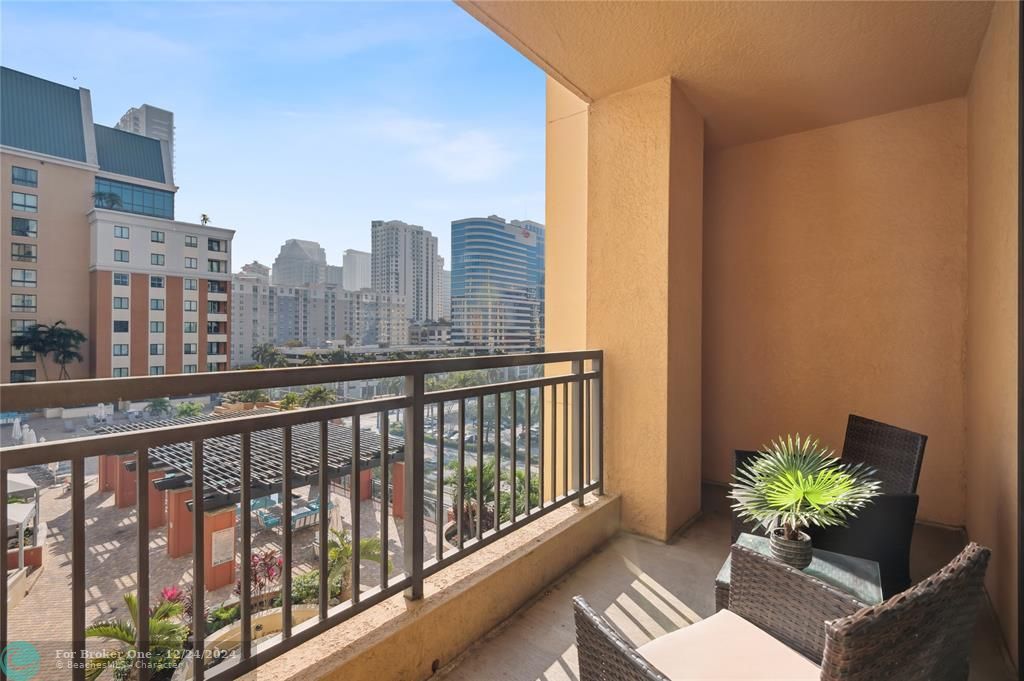 For Sale: $499,000 (2 beds, 2 baths, 1220 Square Feet)