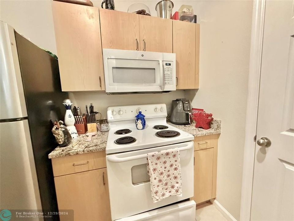 For Rent: $2,650 (2 beds, 2 baths, 1154 Square Feet)