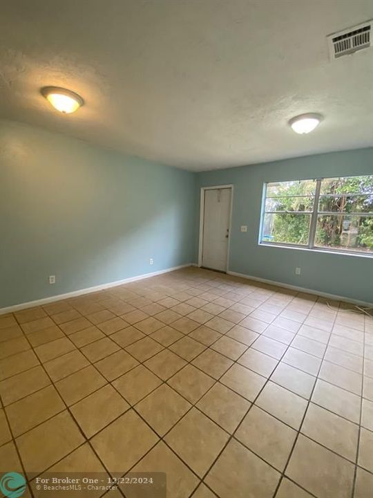 For Rent: $1,350 (3 beds, 1 baths, 67866 Square Feet)