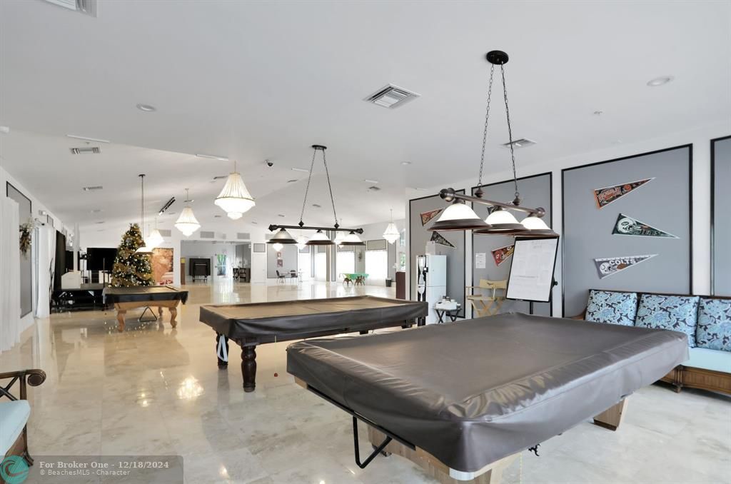 For Sale: $660,000 (1 beds, 1 baths, 756 Square Feet)