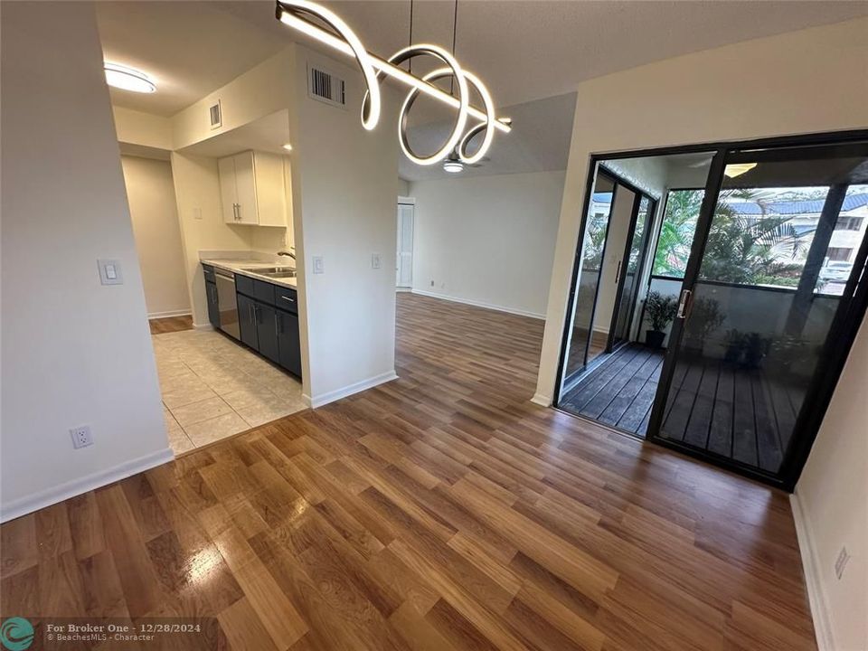 For Sale: $329,000 (3 beds, 2 baths, 1253 Square Feet)