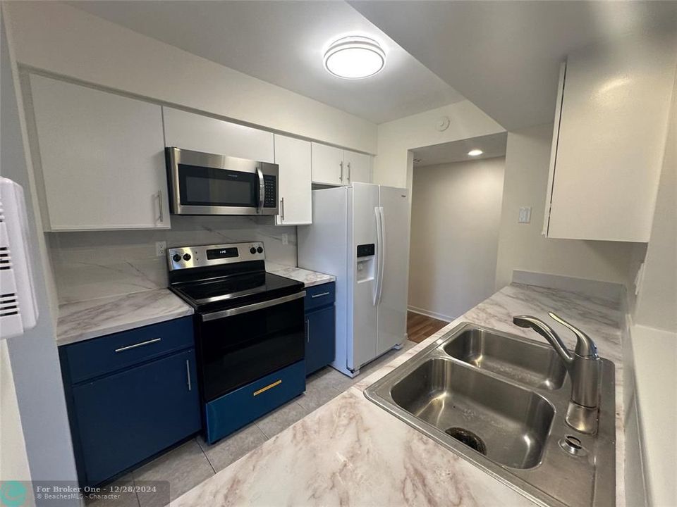 For Sale: $329,000 (3 beds, 2 baths, 1253 Square Feet)