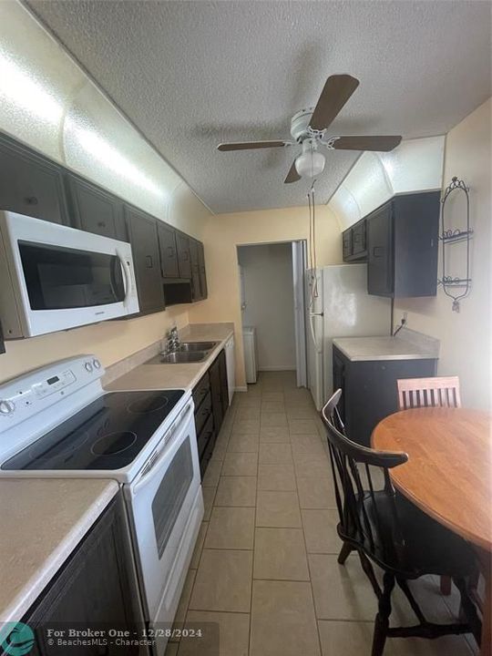 For Rent: $1,600 (1 beds, 1 baths, 1024 Square Feet)