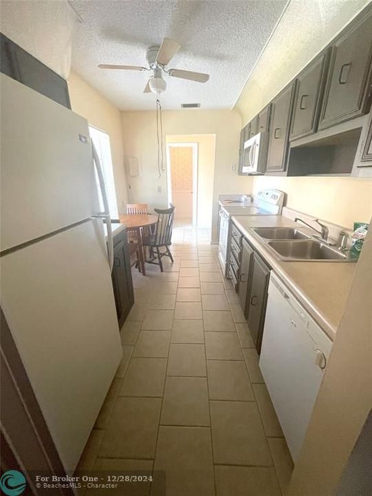 For Rent: $1,600 (1 beds, 1 baths, 1024 Square Feet)