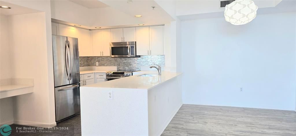 For Rent: $2,800 (2 beds, 2 baths, 1228 Square Feet)