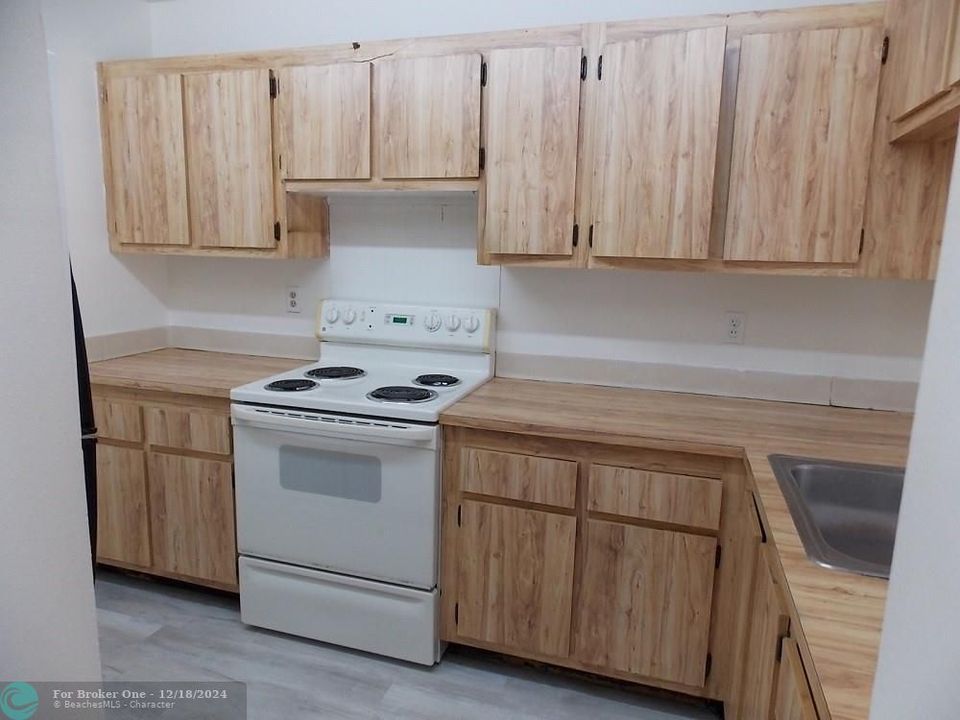 For Rent: $1,750 (2 beds, 2 baths, 754 Square Feet)