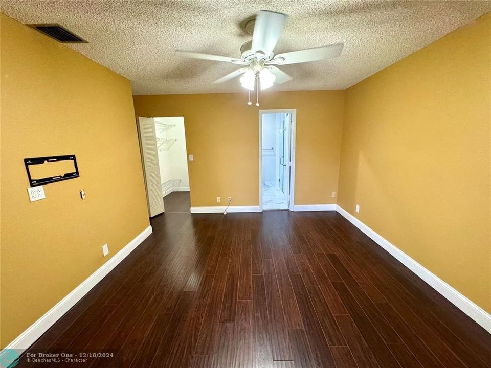 For Rent: $3,100 (3 beds, 2 baths, 1200 Square Feet)