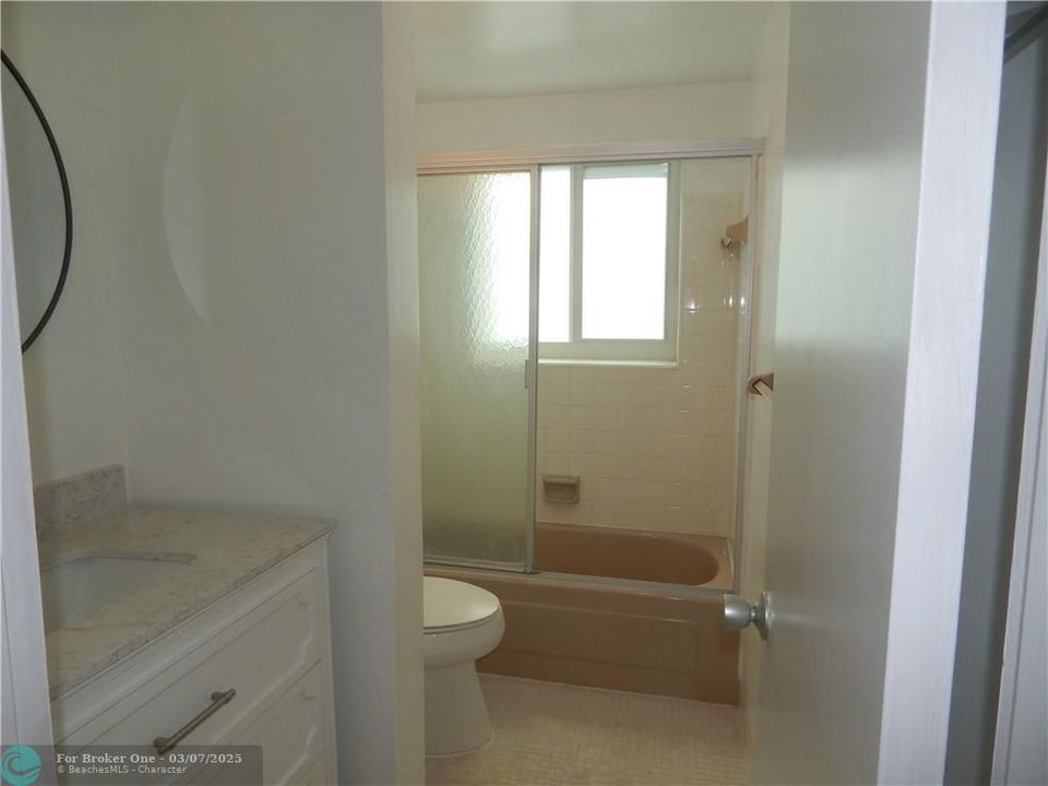 For Rent: $1,600 (1 beds, 1 baths, 650 Square Feet)