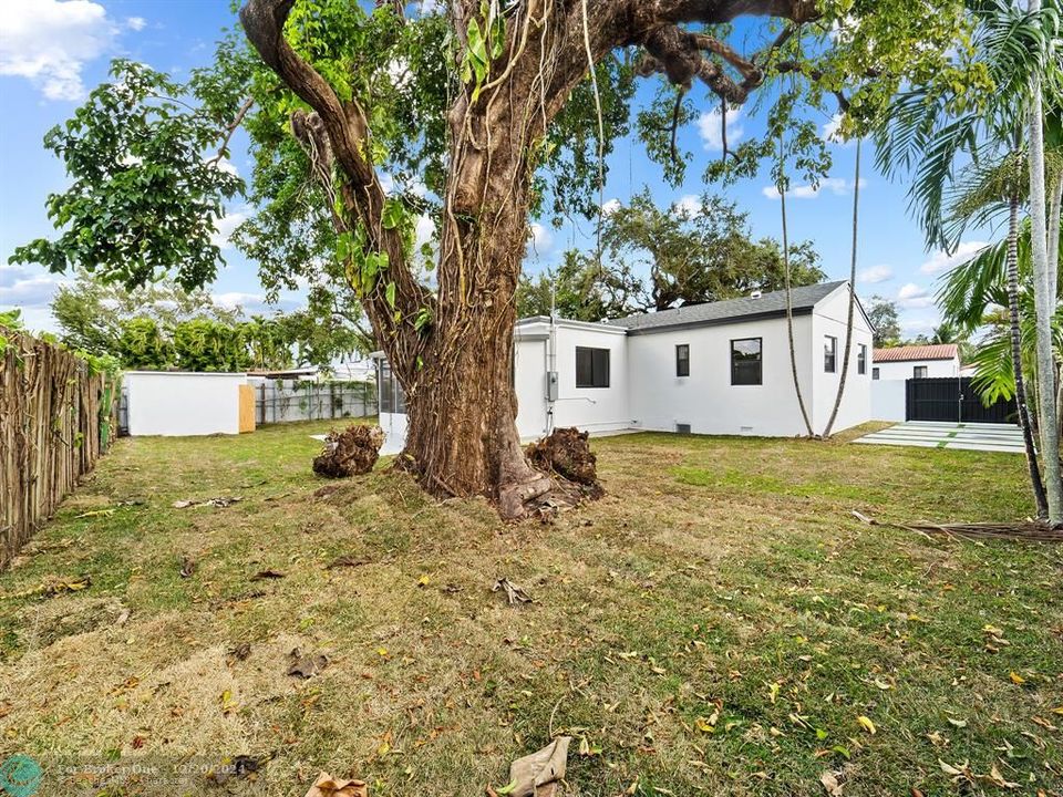 For Sale: $699,999 (3 beds, 2 baths, 1326 Square Feet)