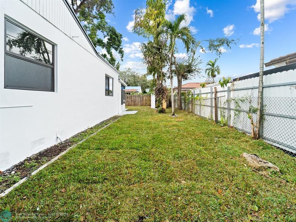 For Sale: $699,999 (3 beds, 2 baths, 1326 Square Feet)