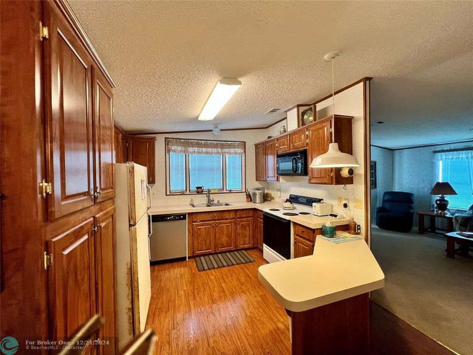 For Sale: $448,000 (2 beds, 3 baths, 1199 Square Feet)