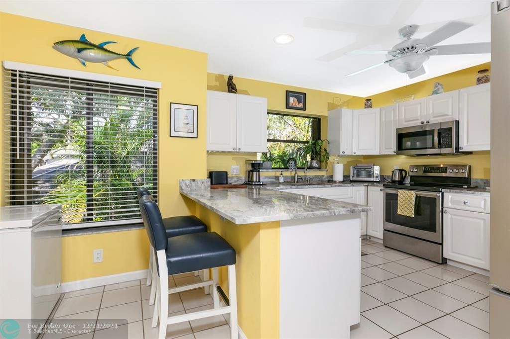 For Sale: $399,900 (3 beds, 2 baths, 1645 Square Feet)